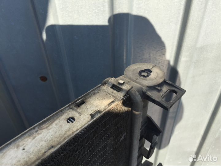 Радиатор охлаждения Volvo V40 2015