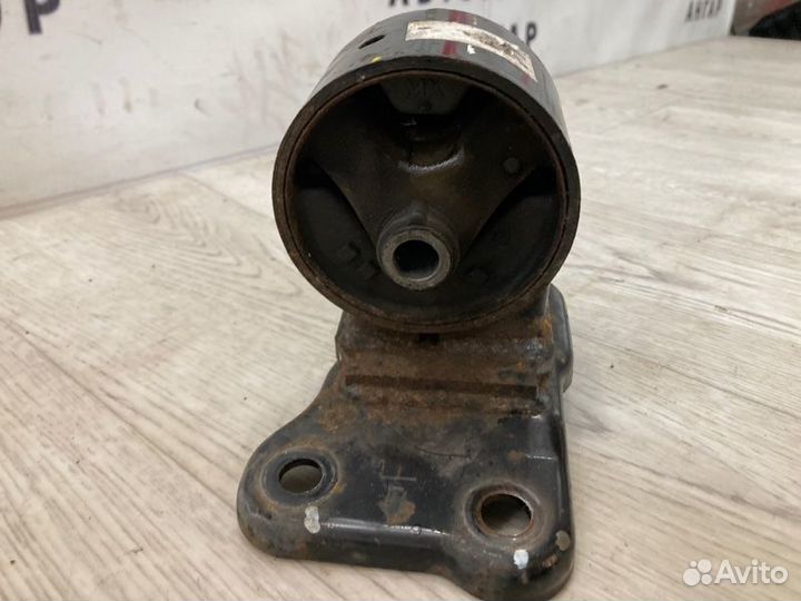 Опора (подушка) левая Mitsubishi Lancer 9 CS3A