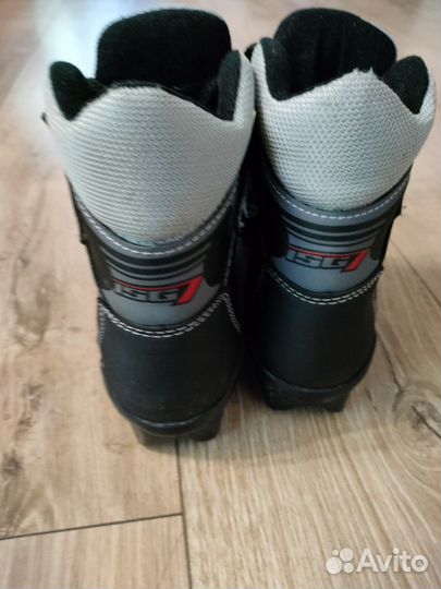 Лыжные ботинки 38
