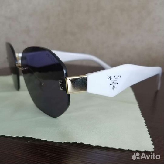 Солнцезащитные очки женские prada
