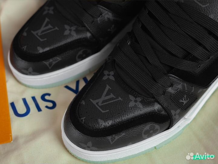 Louis Vuitton Trainer Black