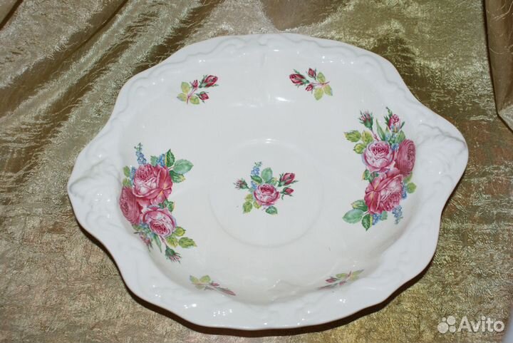 Старинные тарелки и блюда для сервировки стола