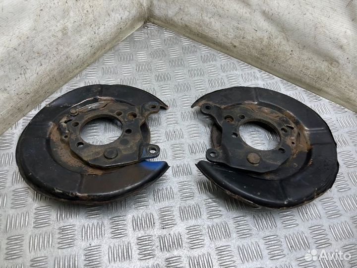 Щит опорный задний Nissan X-Trail T32 MR20DD 2014