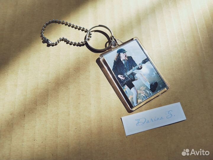 Брелок AC/DC Ангус Янг