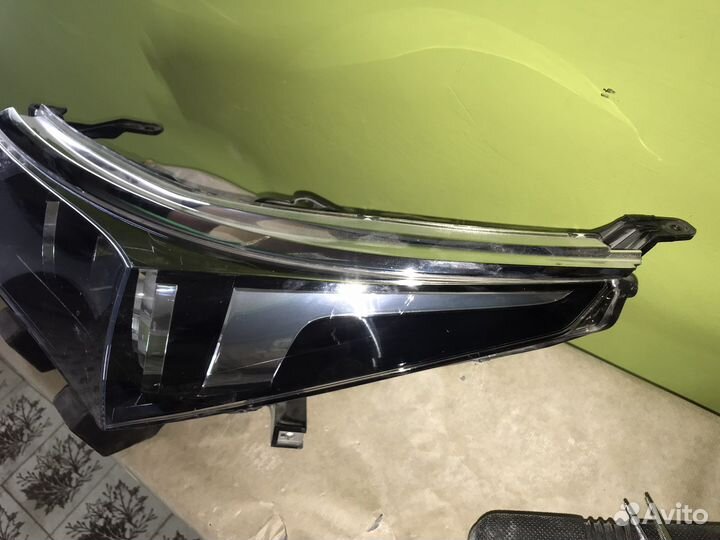 Фара Toyota corola 180