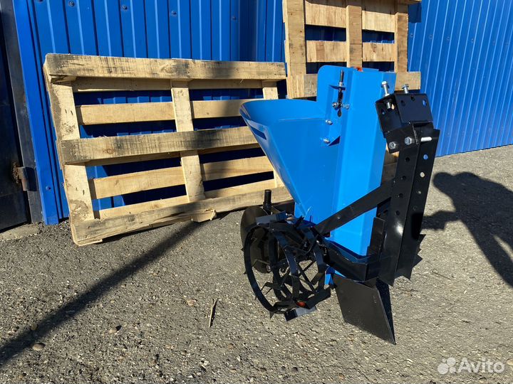 Картофелесажалка на мотоблок