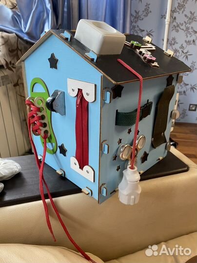 Бизиборд домик