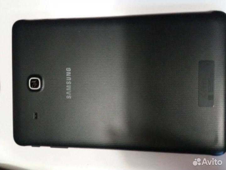 Планшет Samsung Galaxy Tab E SM-T561