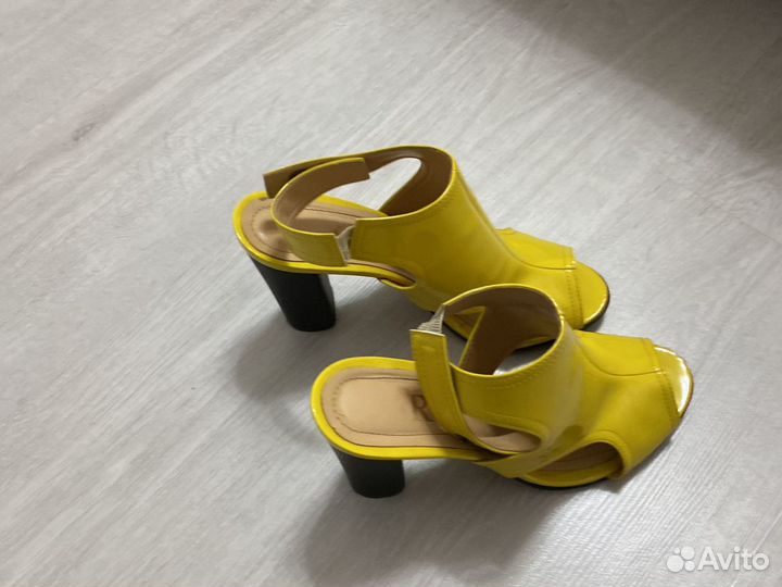 Босоножки 39