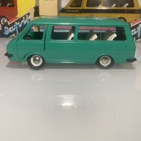 Модель автомобиля СССР 1:43 раф 2203