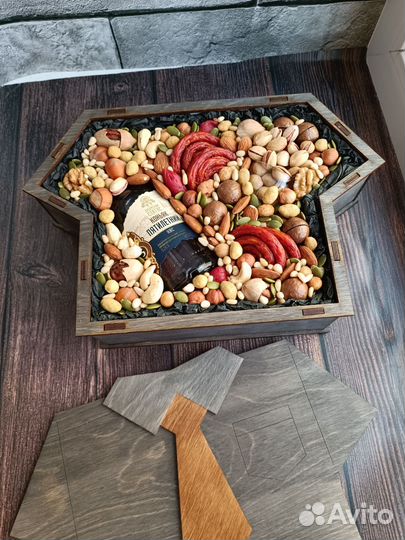 Подарочные наборы из орехов и сухофруктов