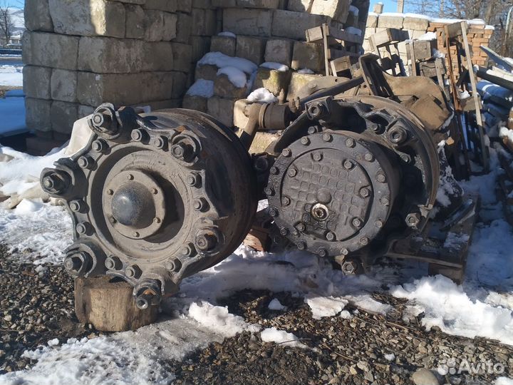 Маз-передняя балка и задний мост в сборе