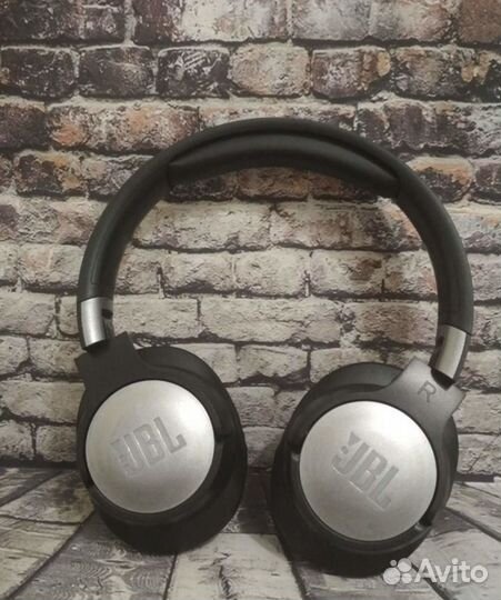 Беспроводные наушники JBL tune 800