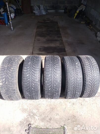 Bridgestone Blizzak Spike-01 215/60 R16 95T