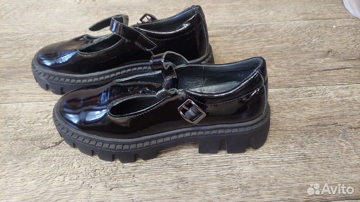 Туфли для девочки 36 размер новые