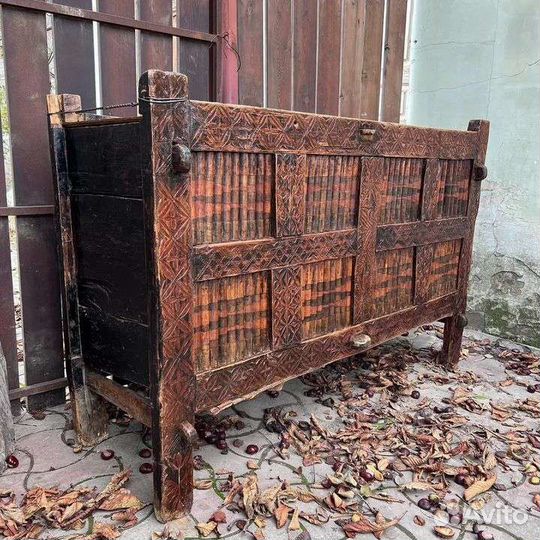 Сундук деревянный старинный