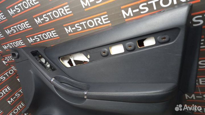 Обшивка двери передняя Mercedes-Benz R-Class W251