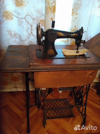 Швейная машинка зингер