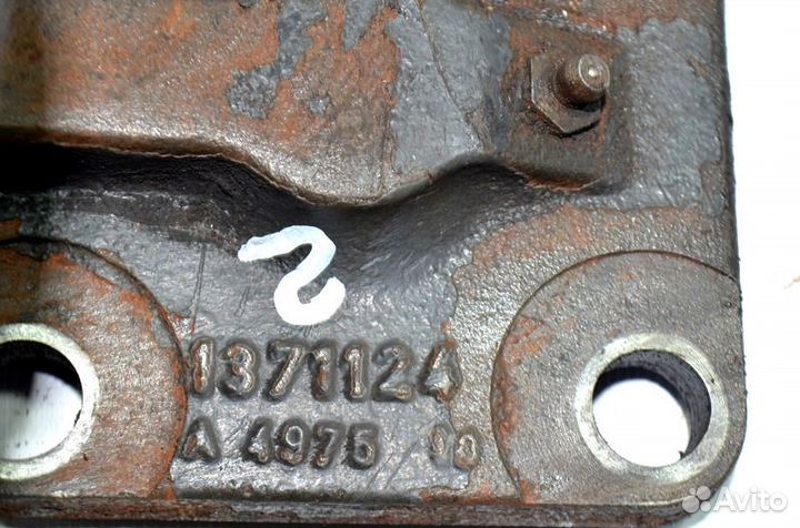 Крышка шкворня поворотного кулака, переднего моста