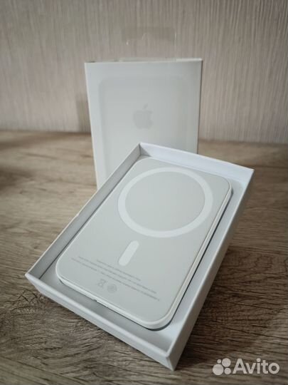 Внешний аккумулятор MagSafe Apple