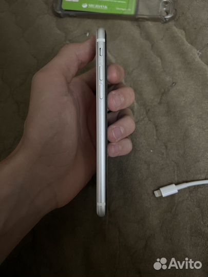 Телефон iPhone se 2020