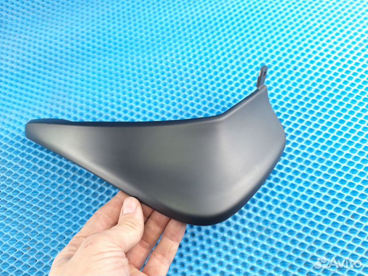 Брызговик задний левый Mazda3 2006г хетчбэк