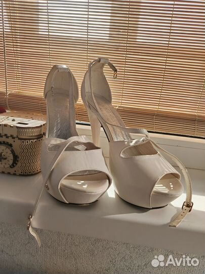 Туфли женские 39 размер на высоком каблуке