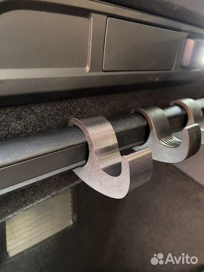 Крючек в багажник Skoda