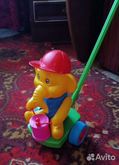 Каталка слон с ручкой