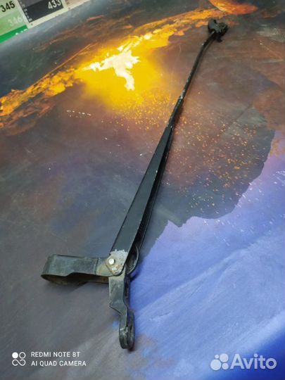 Поводок стеклоочистителя левый Renault Logan 1