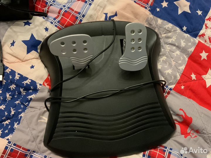 Игровой руль с педалями