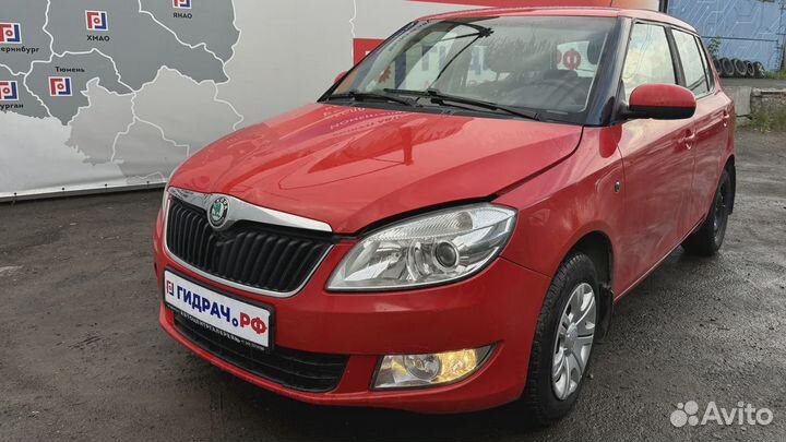 Обшивка стойки левая средняя нижняя Skoda Fabia (M