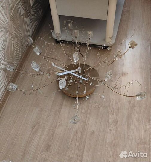 Продам люстру
