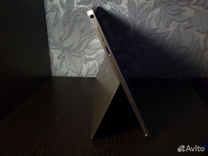 Планшет Asus transformer t303ua + чехол