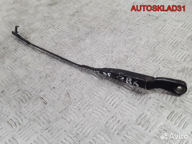 Поводок стеклоочистителя правый VW Passat B5+