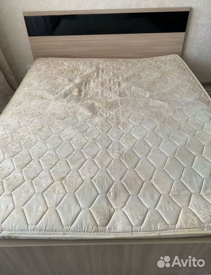 Кровать двухспальная с матрасом 160 200