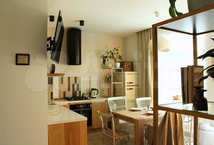 2-к. квартира, 63 м², 1/3 эт.