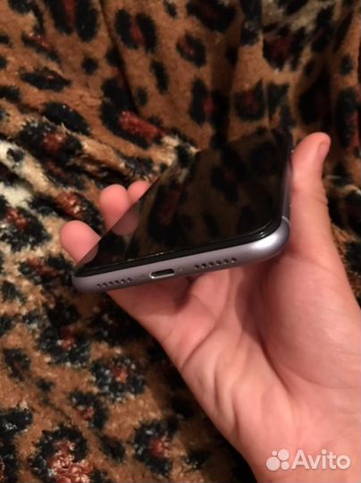 Телефон iPhone 11