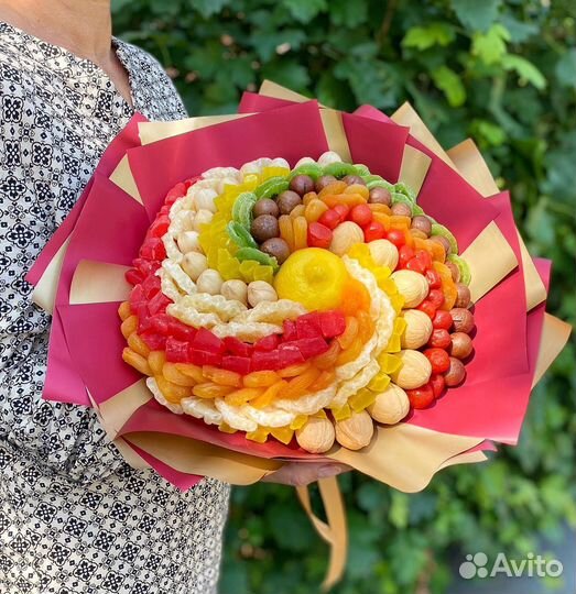 Букет из сухофруктов орехов