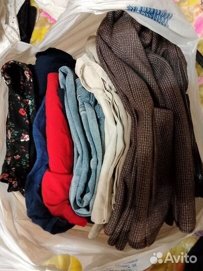 Отдам бесплатно женские вещи 46размер