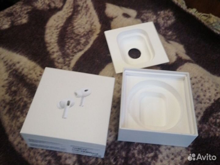 Коробка от AirPords Pro