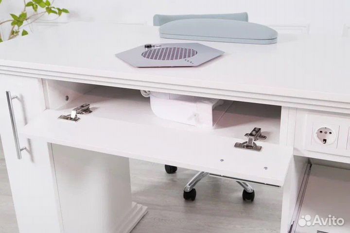 Стол маникюрный 