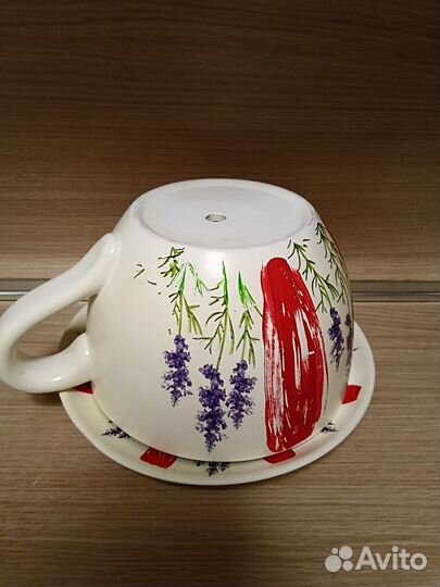 Кашпо в виде большой чашки с блюдцем