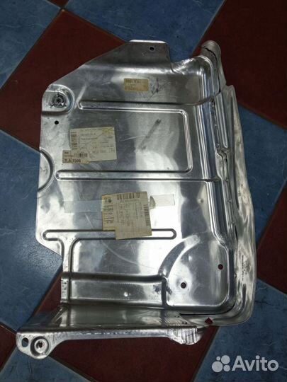 Тепловой экран глушителя Skoda Yeti