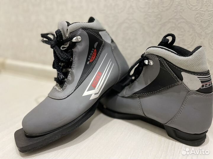 Лыжные ботинки