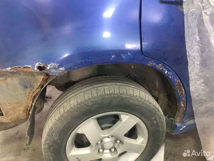 Mitsubishi Outlander 1 арки задних крыльев правый