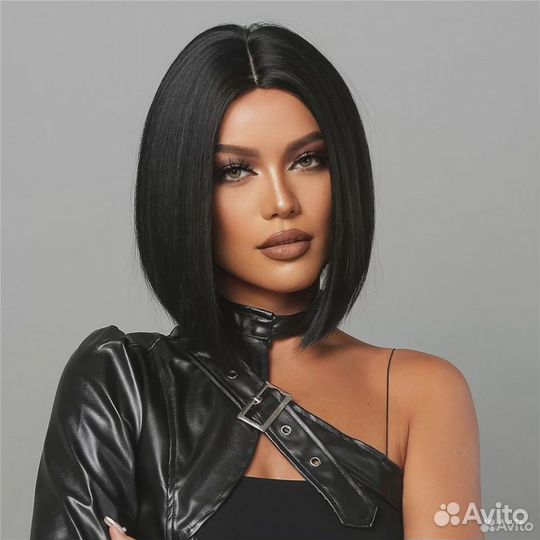 Парик черный без челки, средний, прямой