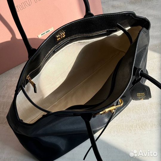 Практичная сумка MIU MIU кожа женская