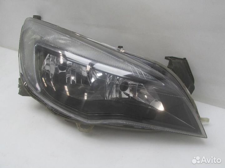 Фара правая Opel Astra J