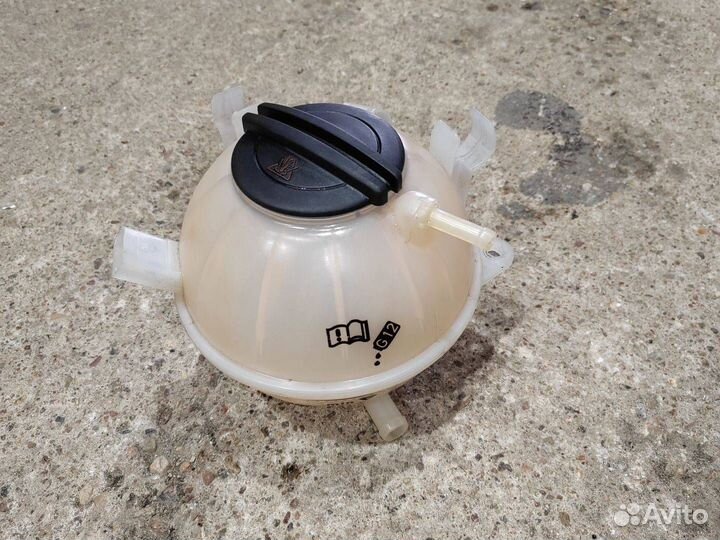 Бачок расширительный Volkswagen Tiguan 2011